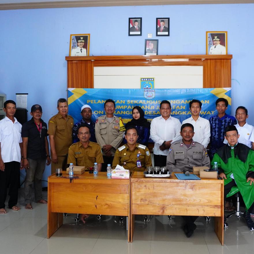 Pelantikan Sekaligus Pengambilan Sumpah Jabatan Kaur Umum Dan Perencanaan Perangkat Desa Mangkalawat